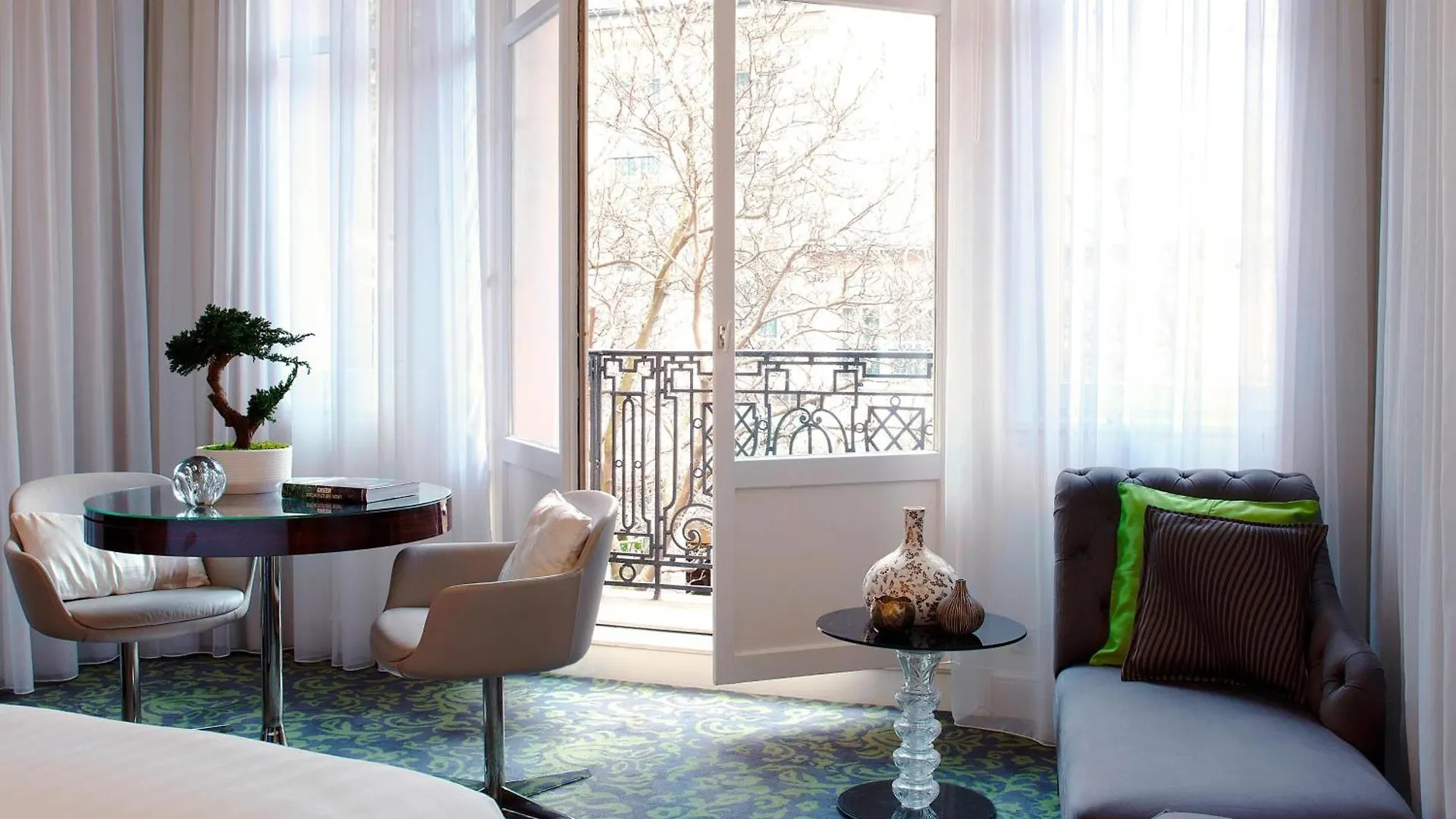 Renaissance Nobel Tour Eiffel Hotel 4*
