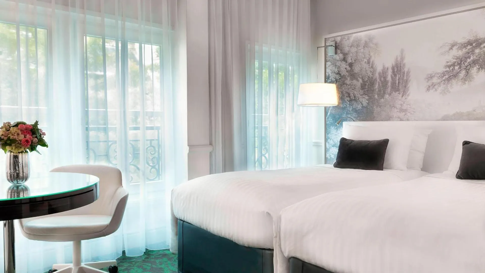 Renaissance Nobel Tour Eiffel Hotel