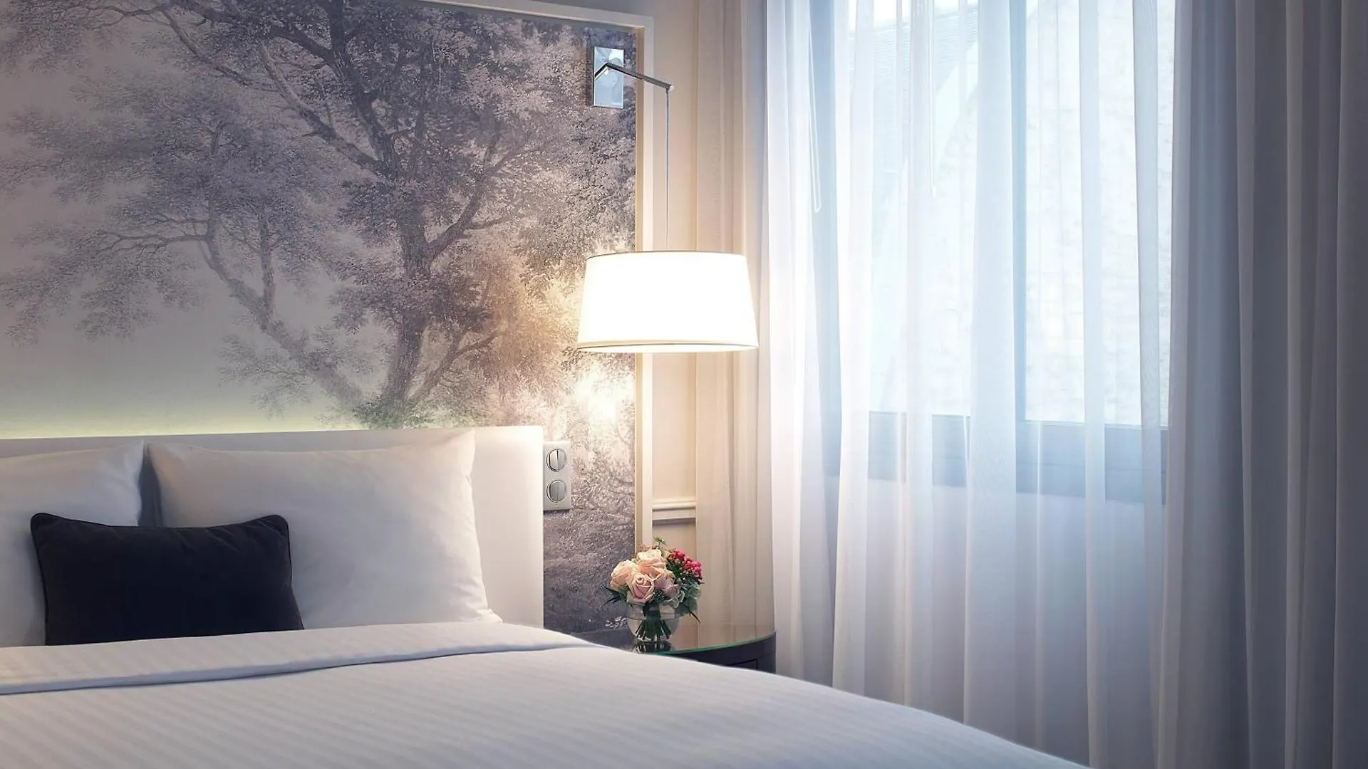Renaissance Nobel Tour Eiffel Hotel Paris