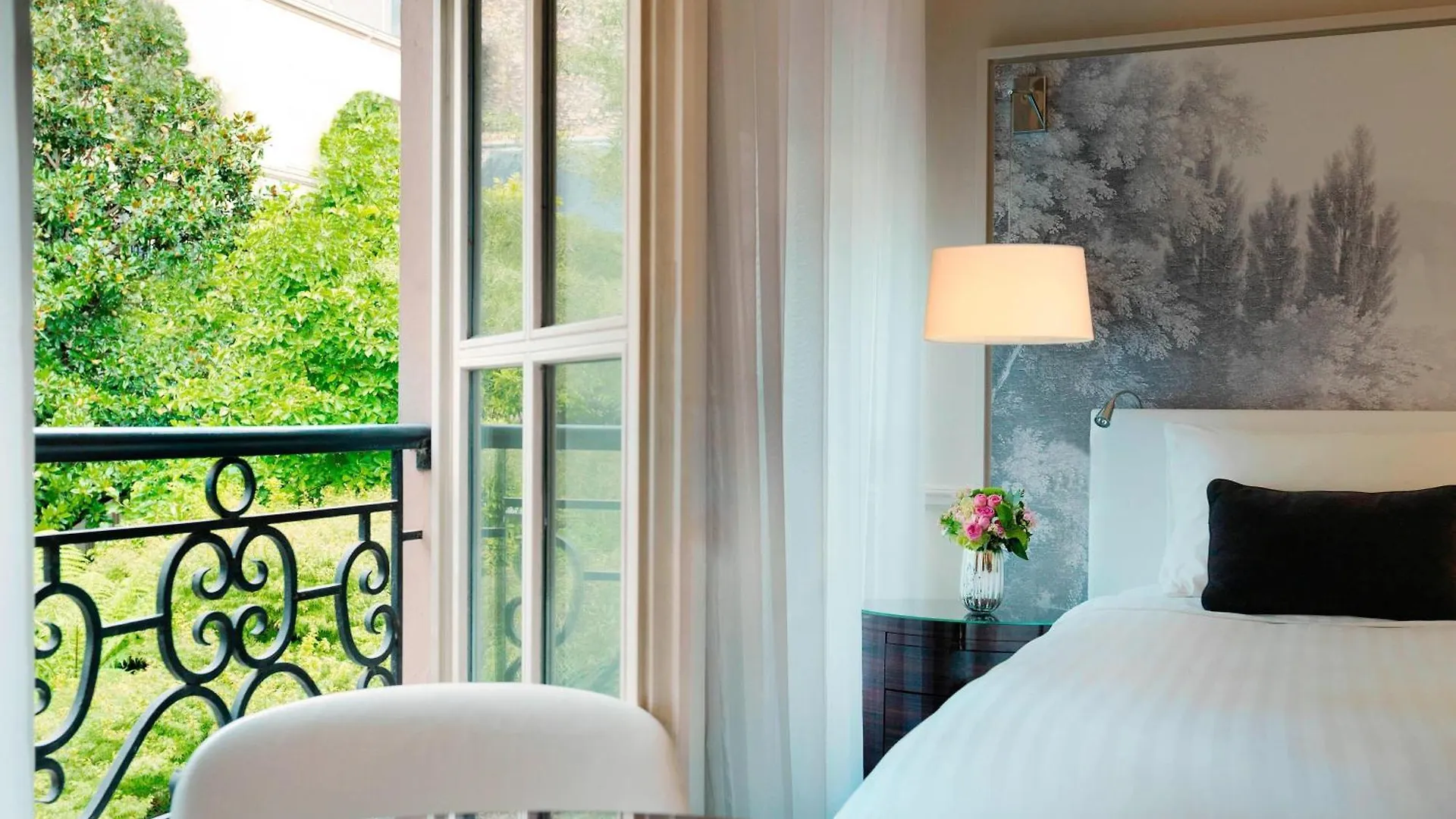 Renaissance Nobel Tour Eiffel 4*